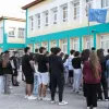 Μαθητές στο προαύλιο σε Λύκειο