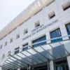 Υπουργείο Παιδείας, Θρησκευμάτων και Αθλητισμού, η είσοδος του υπουργείου