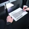Χέρια ανθρώπου υπογράφουν την προκήρυξη 4Κ/2020 του ΑΣΕΠ