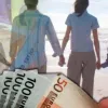 Οικογένεια με παιδιά κοιτάει τη θάλασσα και μπροστά σύνθεση με χρήματα