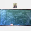 Πίνακας σχολικής αίθουσας με χριστιανική εικόνα από πάνω