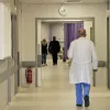 «Αττικόν»: Πάνω από 50 ύποπτα κρούσματα νοροϊού – Τι απαντά το νοσοκομείο
