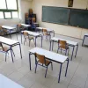 Σχολική αίθουσα λυκείου άδεια για τις προαγωγικές και απολυτήριες εξετάσεις 2026 με την Τράπεζα Θεμάτων