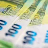 Ευρώ, χρήματα σε χαρτονομίσματα και voucher