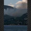 Μεγάλη φωτιά τώρα στη Λίμνη Βουλιαγμένης στο Λουτράκι