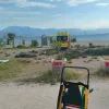 Η παραλία της Πάτρα με διασώστες του ΕΚΑΒ για ηλικιωμένο που επιχείρησε να αυτοκτονήσει