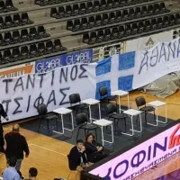 Πανό για τον θάνατο του Κατσίφα