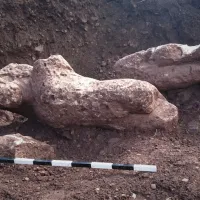 Κούροι ανασκαφή