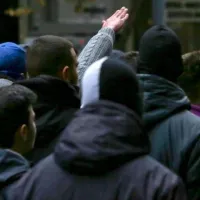 Ναζιστικός χαιρετισμός σε μαθητική πορεία