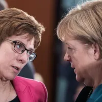 Η Άνγκελα Μέρκελ και η ανερχόμενη Άνεγκρετ Κραμπ-Καρενμπάουερ