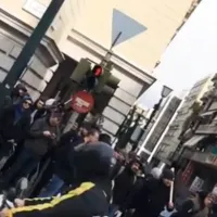 Χούλιγκαν της Ντιναμό με μαδέρια