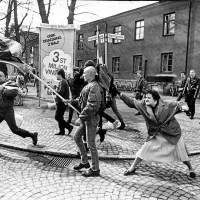 woman hits neonazi