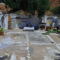 Η αυλή... στο Airbnb