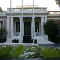 Δεν εξαιρείται κανείς από τη μείωση του φόρου απαντούν κυβερνητικές πηγές στις αιτιάσεις της αντιπολίτευσης