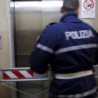 Εγκλωβισμός 50χρονης σε ασανσέρ
