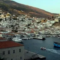 Σύγκρουση «φλάινγκ ντόλφιν» με θαλάσσιο ταξί ανοικτά της Ύδρας, με έναν τραυματία