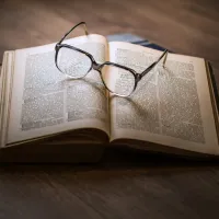 book glasses 1280