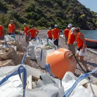 καθαρισμός παραλίας σκουπίδια θάλασσα φύση