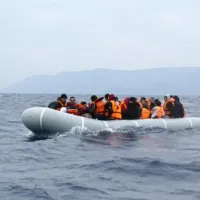 πρόσφυγες θάλασσα λέμβος
