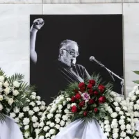 Θάνος Μικρούτσικος