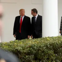 mitsotakis_tramp