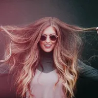 woman smiling γυναικείο χαμόγελο