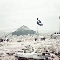 Η ναζιστική σημαία στην Ακρόπολη