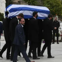 Κηδεία Μανώλη Γλέζου
