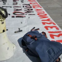 ΟΛΜΕ μεγάφωνο, ντουντούκα, πανό, εκπαιδευτική διαδήλωση, συλλαλητήριο