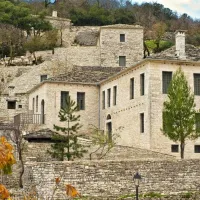 Πώς κτίστηκαν τα σχολεία στο Ζαγόρι πριν 100 χρόνια