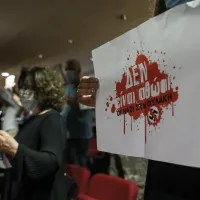 den einai athooi kentriki