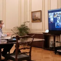 Επικοινωνία Μητσοτάκη με νοσηλευτές