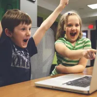 online τηλεκπαίδευση παιδιά