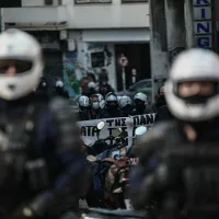 απελευθέρωση όλων των προσαχθέντων