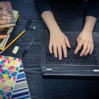 computer exams υπολογιστής, μαθητές, τετράδια, εξετάσεις, γραφείο