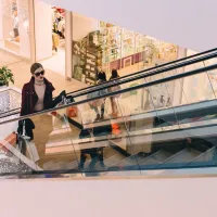 Lockdown: Το «click in shop» έρχεται, το «click away φεύγει»