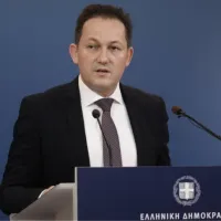 Ενημέρωση των πολιτικών συντακτών από τον Στέλιο Πέτσα