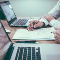 τηλεκπαίδευση, εργασία και εκπαίδευση από απόσταση, υπολογιστές που συνδέονται μεταξύ τους