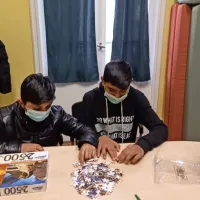 Προσφυγόπουλα απροστάτευτα στον χιονιά