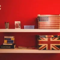 english american ράφια βιβλία κουτιά κόκκινο μολύβια κάρτα