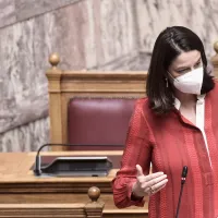 Νίκη Κεραμέως στη Βουλή