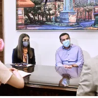 tsipras efiboi vouleutes synantisi