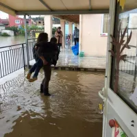 ekpaideutikoi bgazoun agkalia tous mathites apo to sxoleio