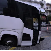 Λεωφορείο στη Θεσσαλονίκη - Κακοκαιρία Μπάλλος