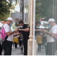 Νέα μέτρα για τους ανεμβολίαστους
