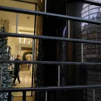 γιορτές lockdown, ξενοδοχείο, κατάστημα, χριστουγεννιάτικο δέντρο