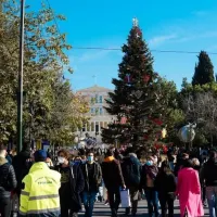 χριστούγεννα, γιορτές, δέντρα, στολισμός, στολίδια, κόσμος, αγορά, πλατεία, πλατεία Συντάγματος, Βουλή