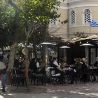 πλατεία, καφετέρια, μάσκες, κόσμος