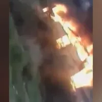 Φωτιά σε σχολικό λεωφορείο στα Σπάτα