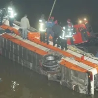 Λεωφορείο του ΚΤΕΛ, Αλιάκμων, ποταμός, διασώτες, νύχτα, ατύχημα